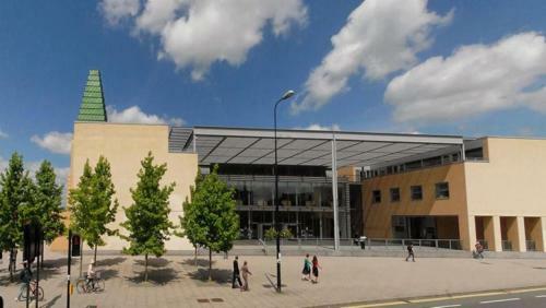 Luxury Holiday Rental - Oxford Apartment Cental - Jericho Riverfront