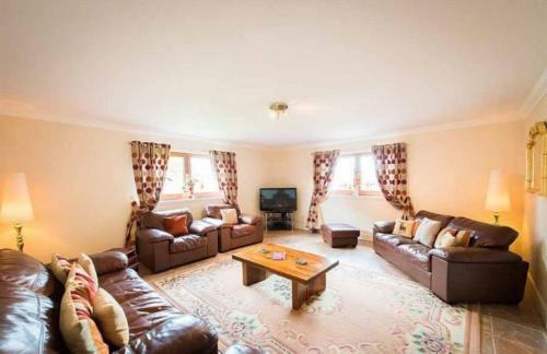 Keepers Lodge With Hot Tub Near Perth Perthshire