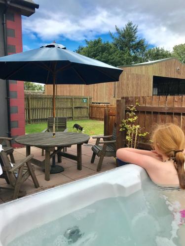 Keepers Lodge With Hot Tub Near Perth Perthshire