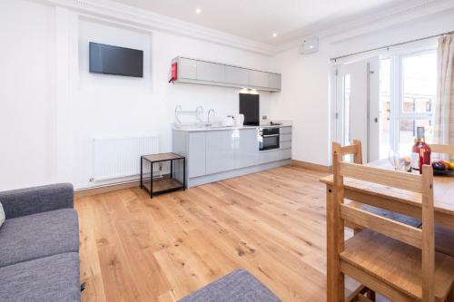 Birch ? Three Tuns Apartments