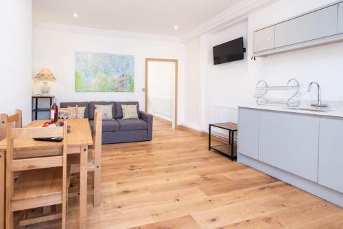 Birch ? Three Tuns Apartments