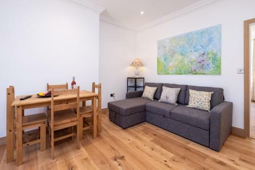 Birch ? Three Tuns Apartments