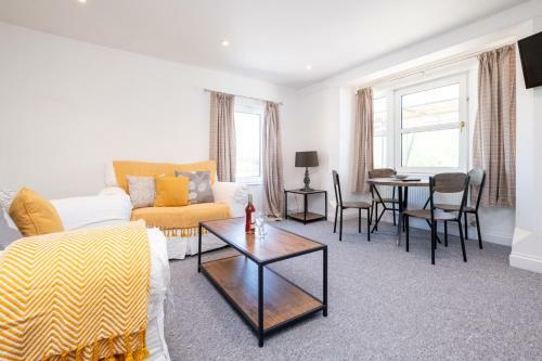 Elm ? Three Tuns Apartments