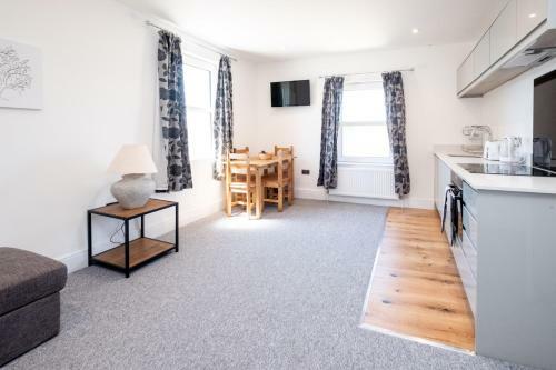 Rowan ? Three Tuns Apartments
