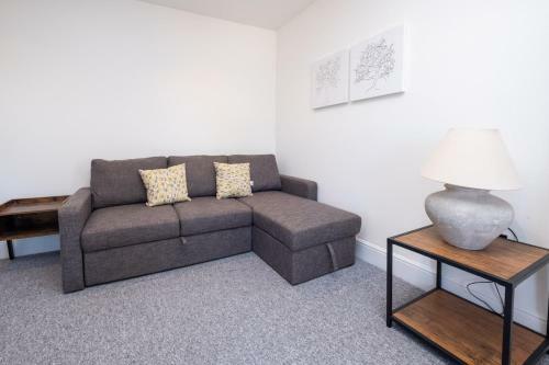 Rowan ? Three Tuns Apartments