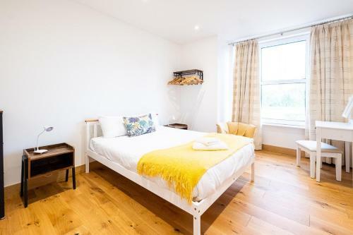 Three Tuns Apartments - Ash