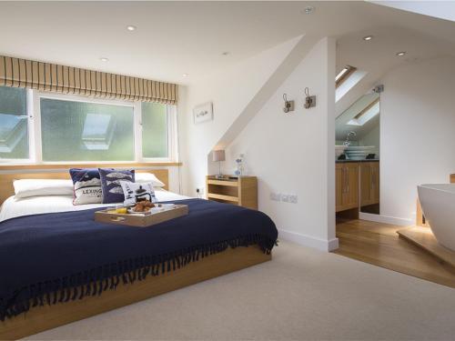 6 Knowle Court