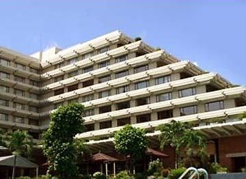 Cinnamon Lake Side Hotel