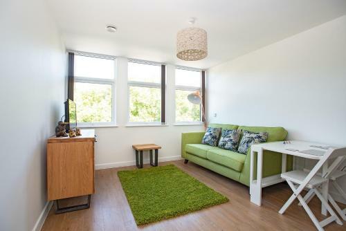 Modern 1 Bedroom Apartment In City Centre