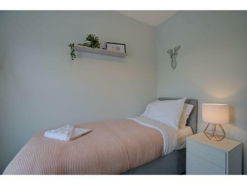Beautiful 3br House Cheadle Super Road Links Mcr
