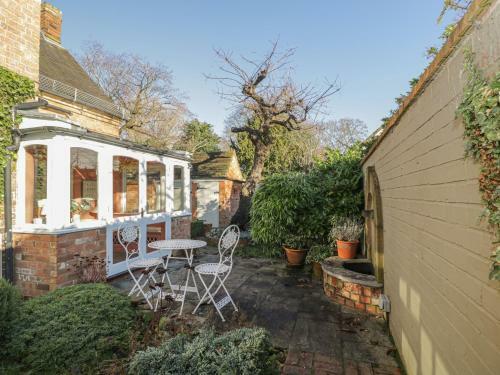 23 Clifford Chambers