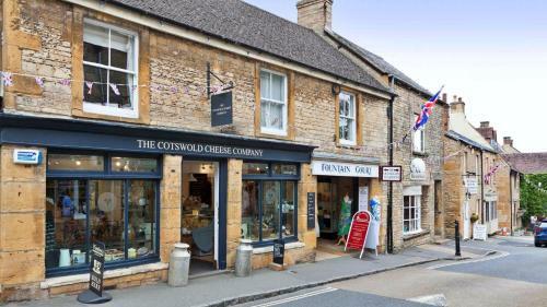 Luxury Stow Apartment