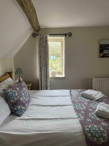 Traditional Cotswold Stone Peaceful Cottage With Stunning Views