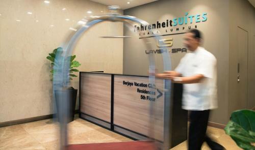 Aparthotel Fahrenheit Suites