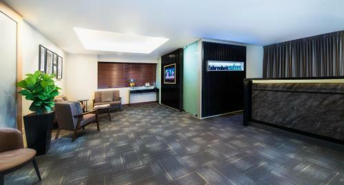 Aparthotel Fahrenheit Suites