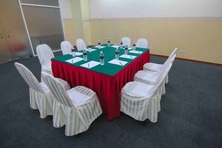 Peninsula Residence All Suite Hotel