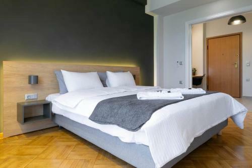 Toni's Fantastic Central 2bd Apartment!