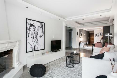 Modernized & Spacious 2bd Apartment In Chalandri By Upstreet