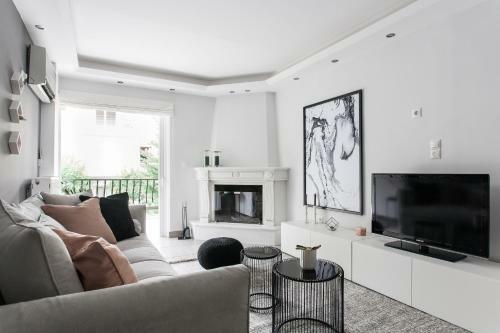 Modernized & Spacious 2bd Apartment In Chalandri By Upstreet