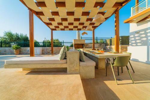 Estella Villa With Pool, Children Area, Bbq & Magnificent Views!