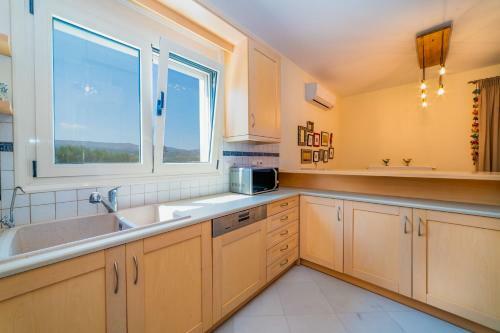 Estella Villa With Pool, Children Area, Bbq & Magnificent Views!