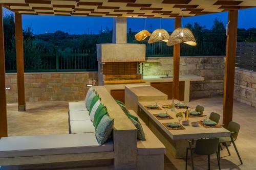 Estella Villa With Pool, Children Area, Bbq & Magnificent Views!