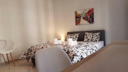 Palette Apartment Champagne - Athens Center, 6 Bd, 3 Bath