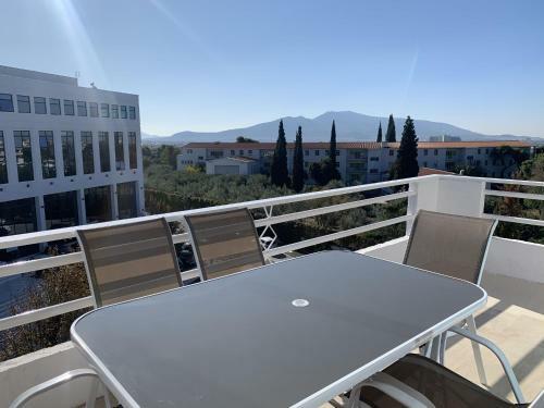 Private Rooms In Spacious Flat Marousi