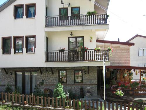 Hostal Risto's Guest House