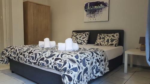 Palette Apartment Carmine - Athens Center, 6 Bd, 3 Bath