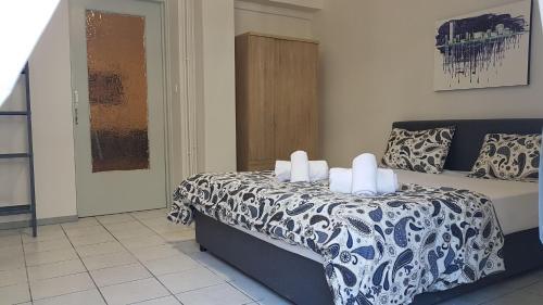 Palette Apartment Carmine - Athens Center, 6 Bd, 3 Bath
