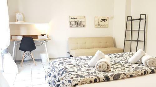 Palette Apartment Carmine - Athens Center, 6 Bd, 3 Bath