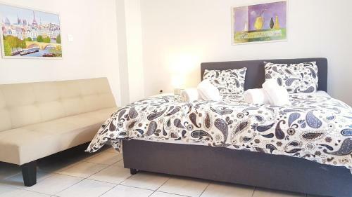 Palette Apartment Carmine - Athens Center, 6 Bd, 3 Bath