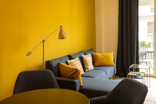 Stylish And Fancy Central Apartment