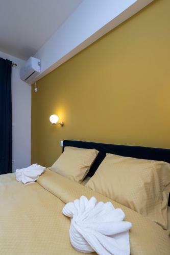 Stylish And Fancy Central Apartment