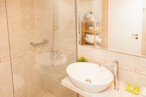 Apartamento Spacious & Luminous 2nd Floor Apt. 5mins To The Beach