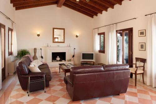 Agios Stefanos Sinion Villa Sleeps 8 Pool Wifi