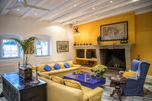 Agios Vlasios Villa Sleeps 8 With Pool And Air Con