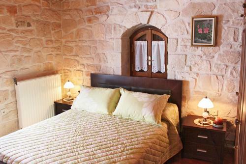 Koiliomenos Villa Sleeps 12 With Pool And Air Con
