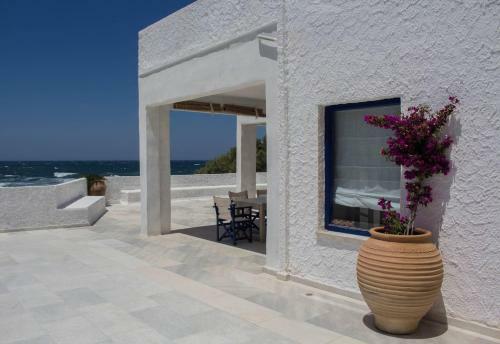 Villa Akrotiri ? The Star Watcher