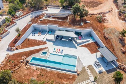 Villa Yana With Direct Sea Access, Large Pool & Heated Jacuzzi