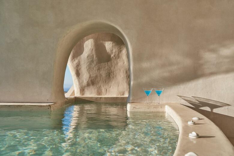 Hotel Divine Cave Experience