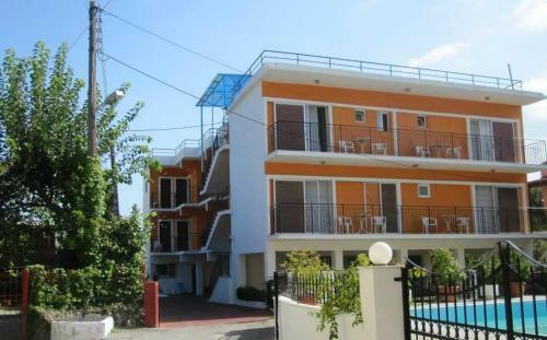 Anetta Apartments