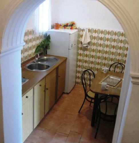 Anetta Apartments