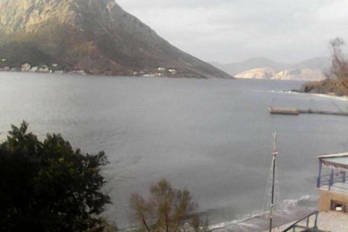 Waterfront Entire Beach House Below Geriakos Crag