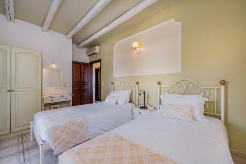 Garden Village Studios & Apartments