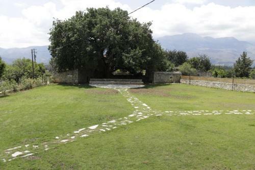 Vassiliki Traditional House Mountain & Field View