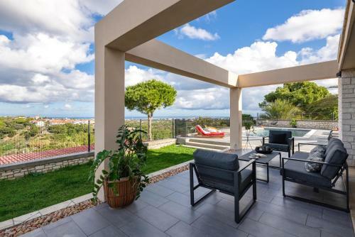 Aura Hill Villa
