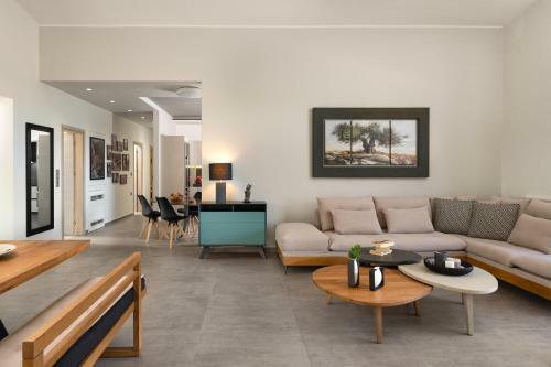 Aura Hill Villa