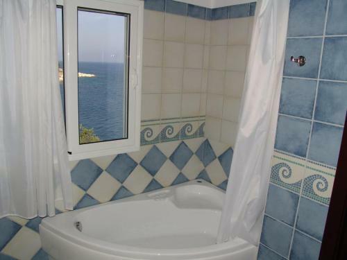 Kassiopi Villa Sleeps 10 Pool Wifi